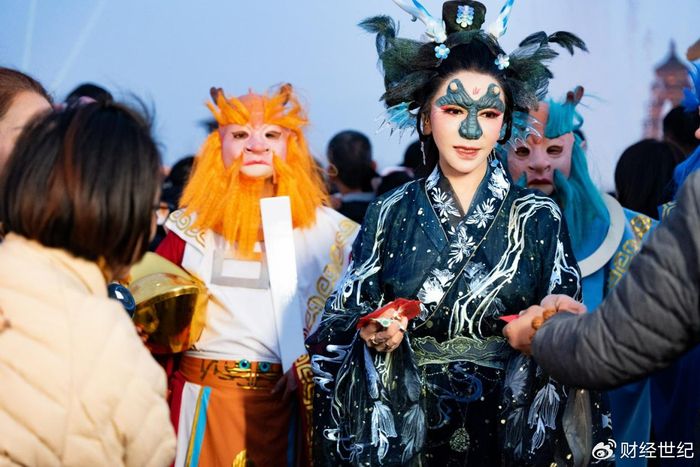 龚玥菲化身青龙女神龙抬头惊艳亮相西安大雁