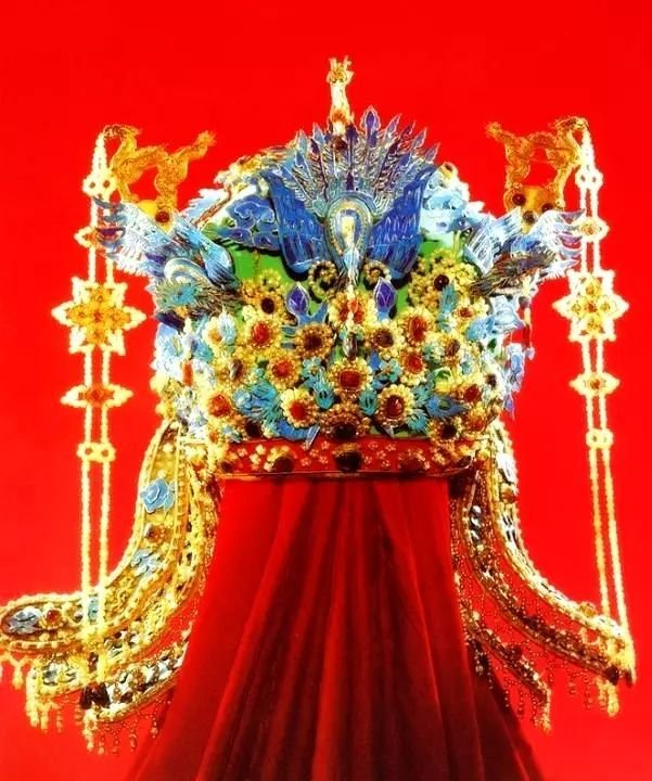 万历皇帝定陵出土的高规格文物 1、金丝翼善冠 2、凤冠……