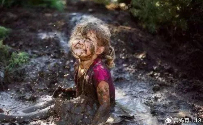 从小"脏兮兮和干净漂亮"的女孩,长大之后,差距让人诧异
