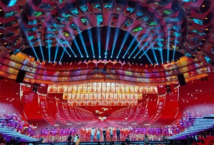 春晚戏霸改剧本超时5分钟，闫学晶险些没上台，事后竟官至少将|春节联欢晚会|赵本山|小品|黄宏|表演_新浪娱乐_新浪新闻
