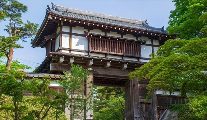 秋田景点美食推荐:看生剥鬼,泡乳头温泉,吃稻庭乌龙面跟米棒