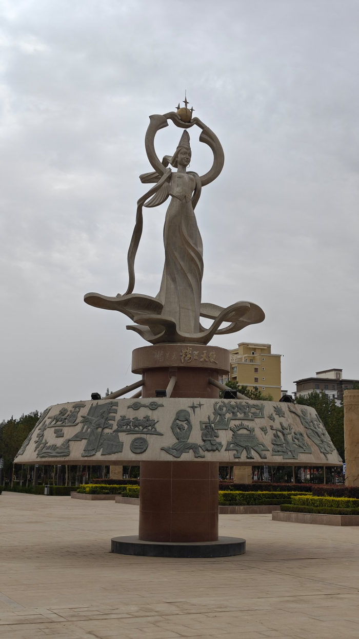 若羌站 楼兰天使 雕塑