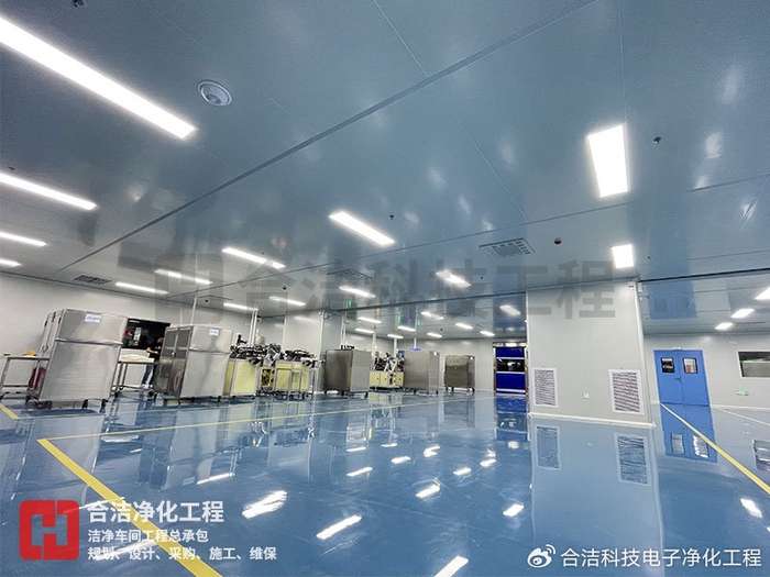 有的在洁净室顶棚中采用双层为半透