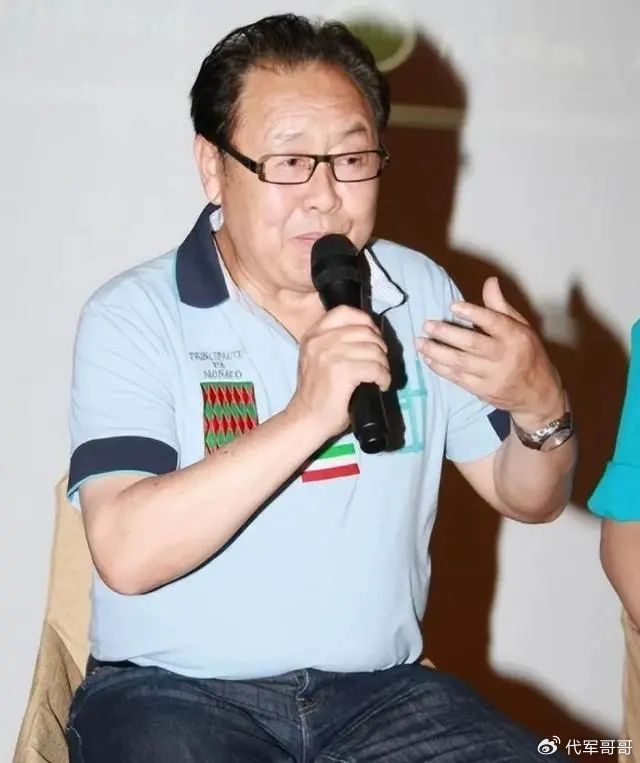 猪八戒马德华:现实中娶到"嫦娥",52年恩爱如初,儿子是他骄傲|马德华