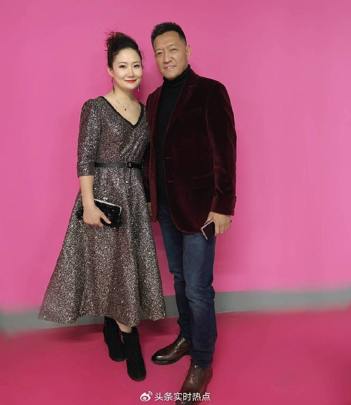 演员刘亚菲专心相夫教子 保养姣好尽显青春|李梦男|刘亚菲|太太_新浪