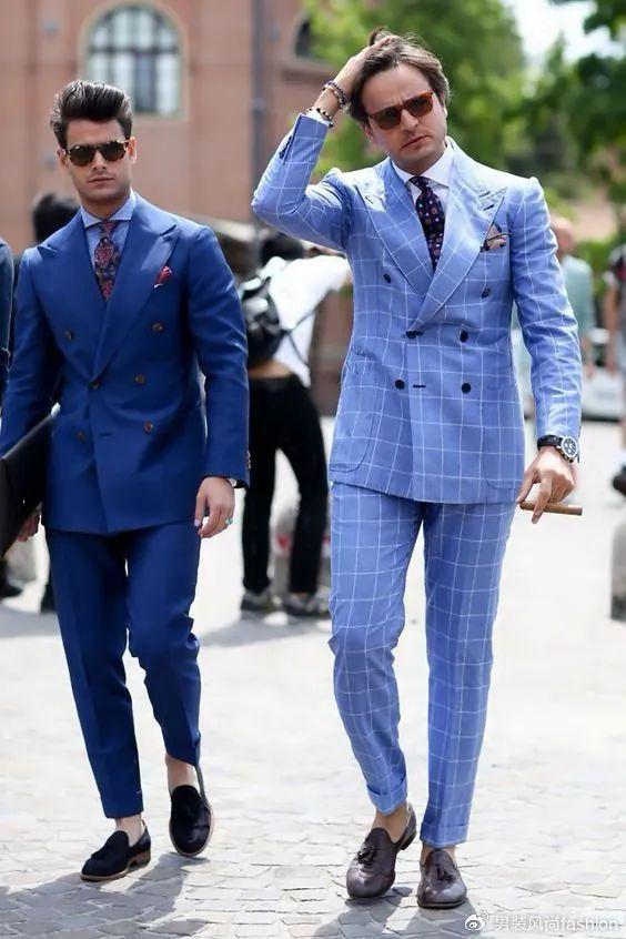 春季男士深蓝色商务休闲西装如何搭配既显高级又显时尚清爽年轻