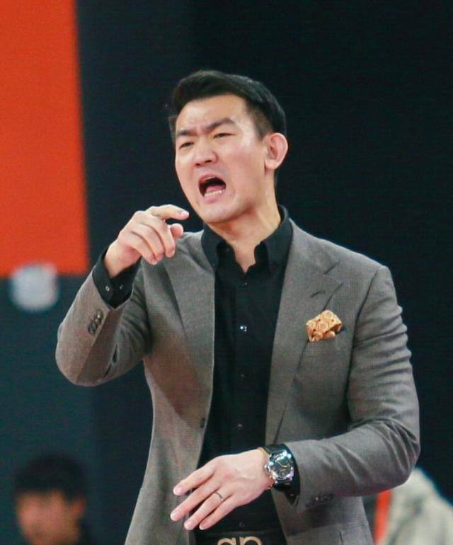 闫军三连吹广厦,王博一气之下放弃比赛,真小气!裁判没问题!