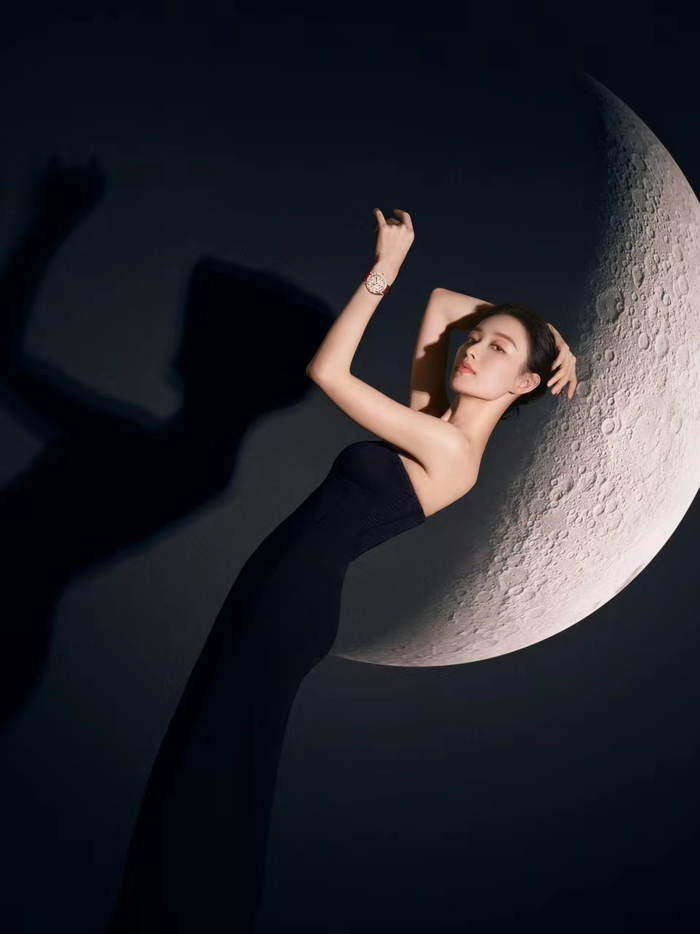 积家携手倪妮以rendezvous约会系列腕表