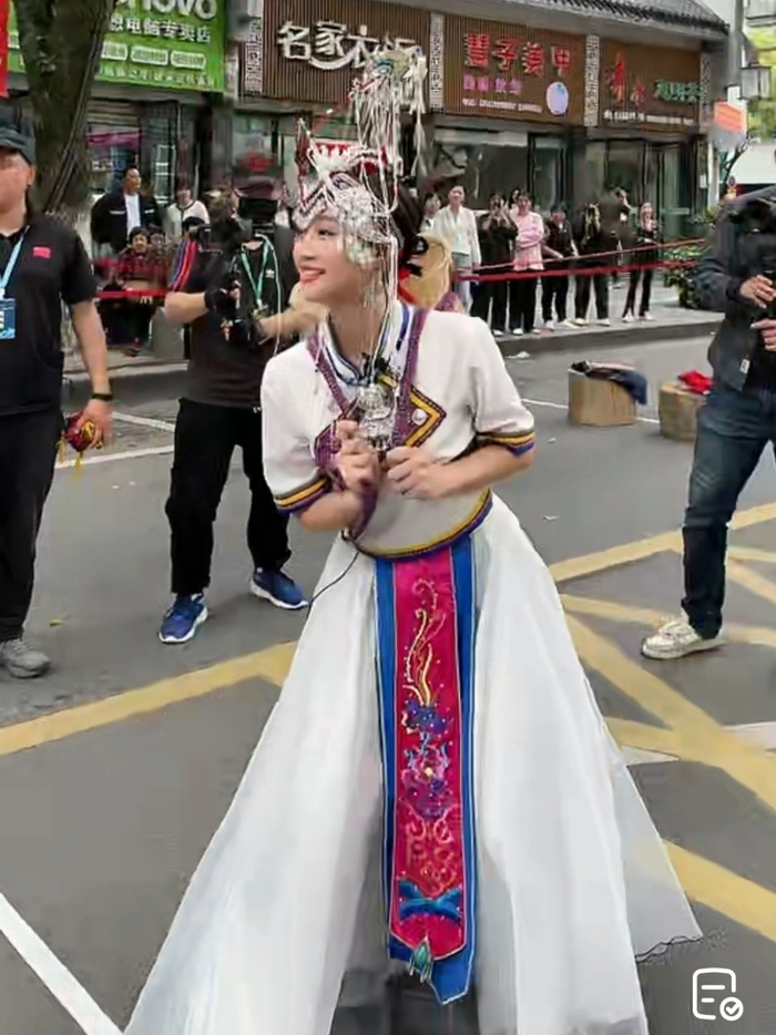 美丽的畲族女孩蓝盈莹lyric回到畲乡浙江丽水景宁