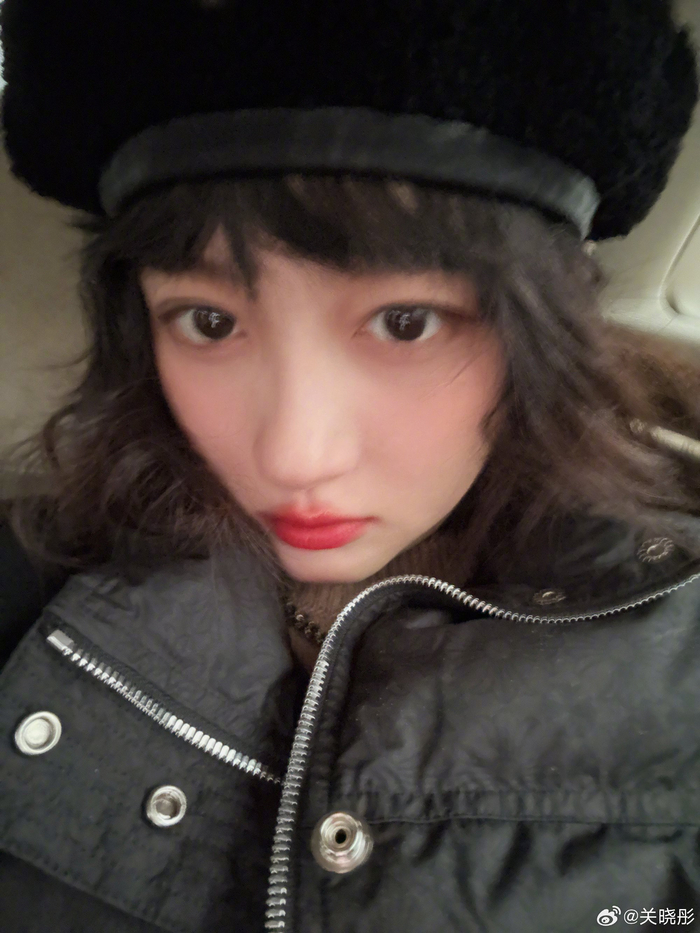 关晓彤自从剪了短发以后每次出场就像个洋娃娃一样