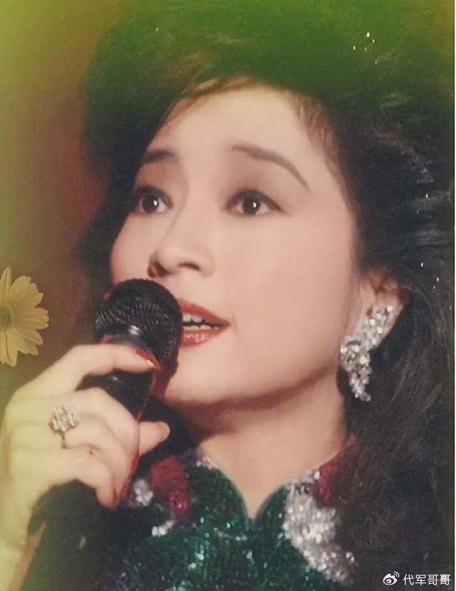 她宁愿离婚也不愿改变中国国籍,春晚为她破例,如今74岁仍单身|徐小凤
