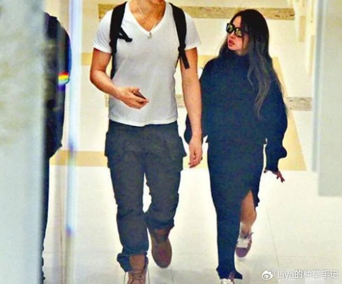 年出生的蔡依林和1984年出生的锦荣只相差4岁),倒是身高有点反萌差,一