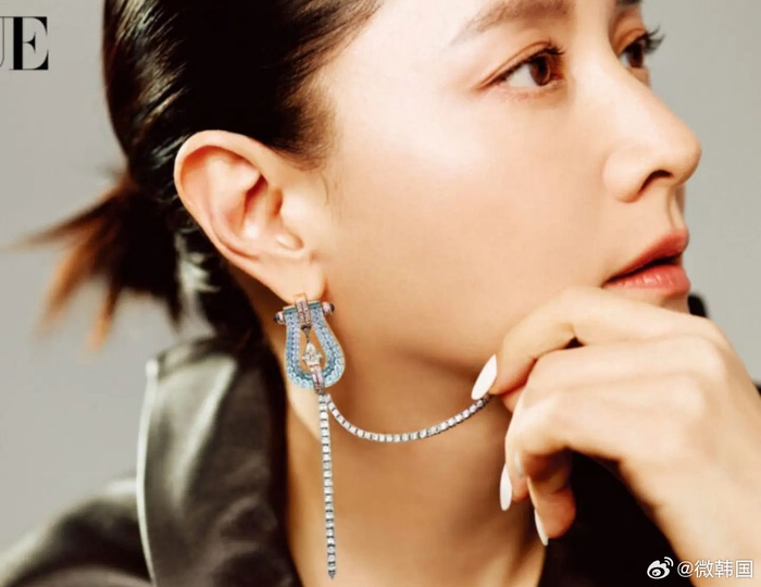 李英爱 × vogue韩国版12月特刊封面