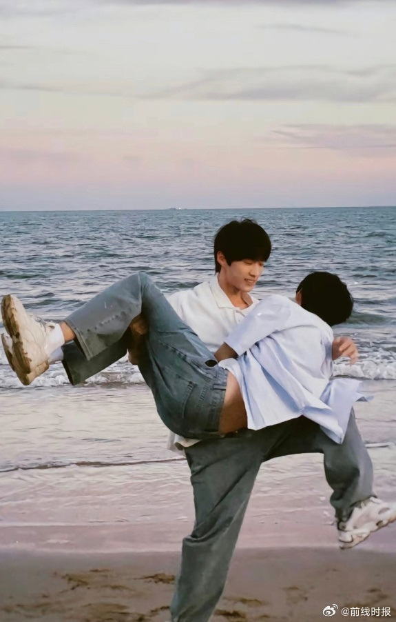 《白日梦我》里周翊然边天扬二搭