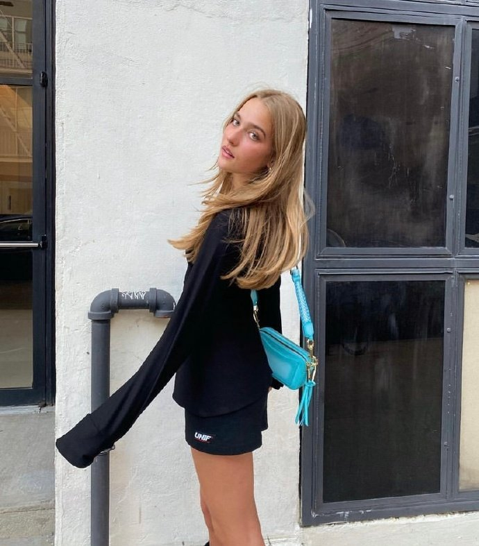 丹麦时尚博主春夏随意松弛感穿搭