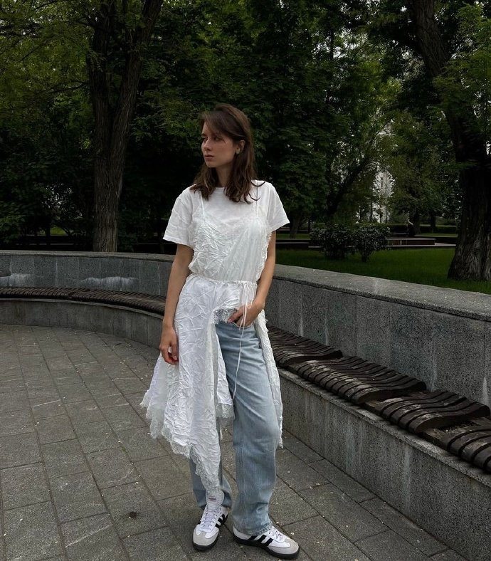 俄罗斯时尚博主摄影师darinovikova自然松弛日常简约穿搭