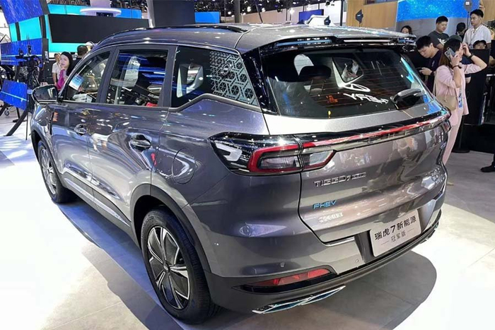 成都车展999万元起瑞虎7冠军版家族正式上市