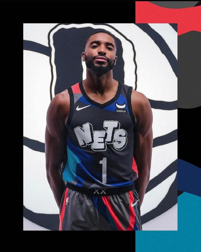 届全明星,5次最佳阵容,名人堂成员,以及高悬在丰田中心上空的11号球衣