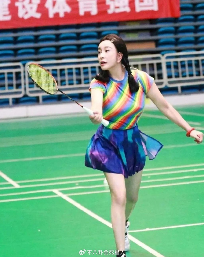 71岁赵雅芝和76岁汪明荃对比,扮嫩的尴尬和优雅老去一目了然|汪明荃