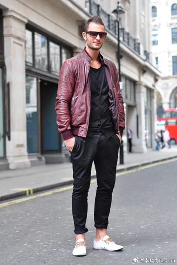 随着春天的到来,街头风格也在不断变化