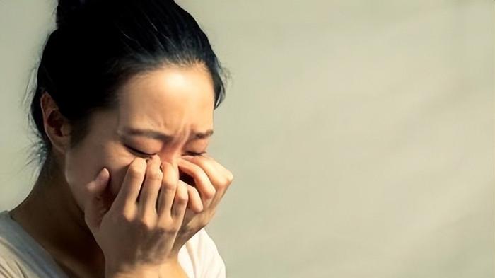 从微信朋友圈看到前夫再婚，我感到好崩溃，想立马找个男人结婚