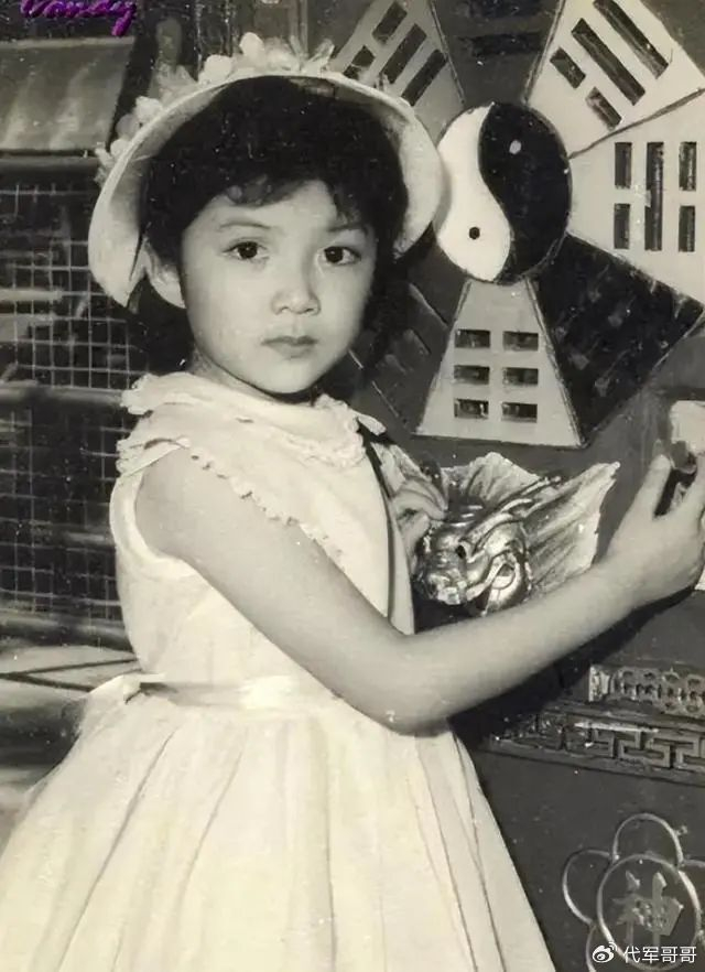 自古至今,无数女孩的童年因为长辈的重男轻女而被剥夺了快乐.