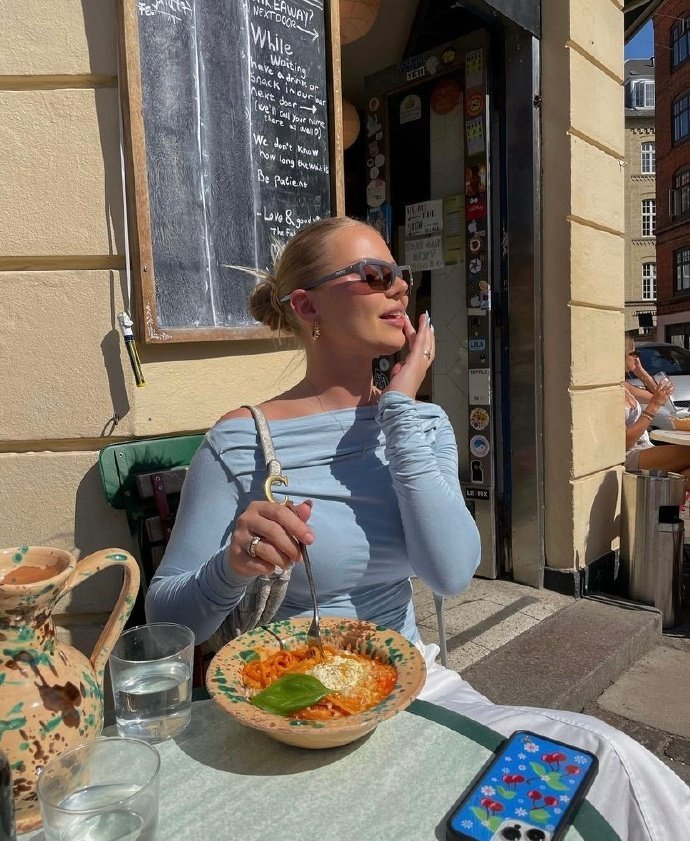 欧美时尚博主夏季多巴胺穿搭分享