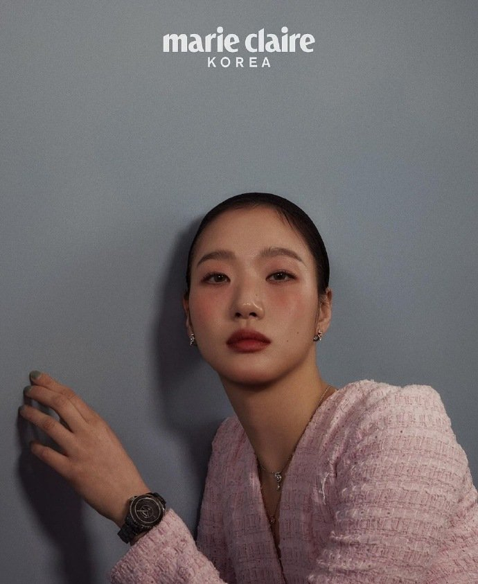 金高银最新画报公开稳稳hold住贴头皮造型好优越