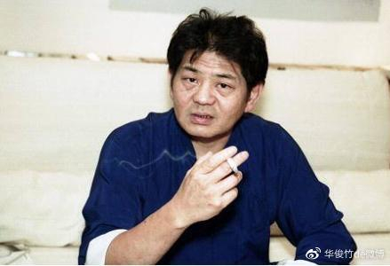 他年赚56亿花20亿泡妞,家中养百位美女,晚年却给儿子留26亿巨债