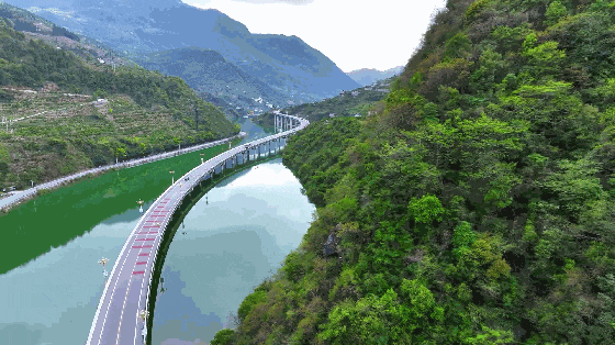 湖北兴山邂逅水上公路遇见春日美好