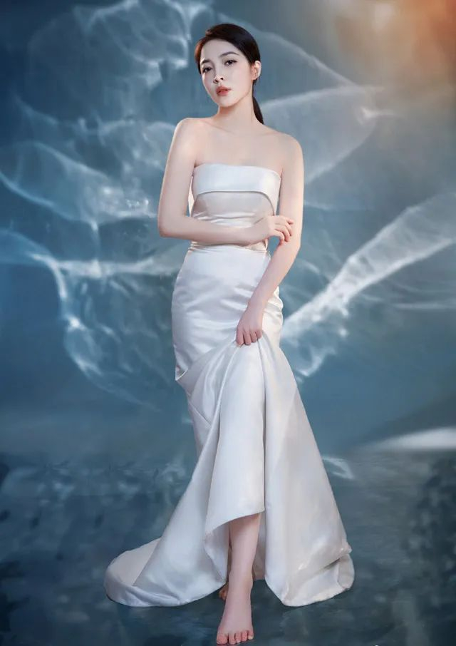 台球女神王钟瑶晒照，身材无可挑剔，她的文案却非常凡尔赛了|走红|粉丝|写真|旗袍_新浪新闻
