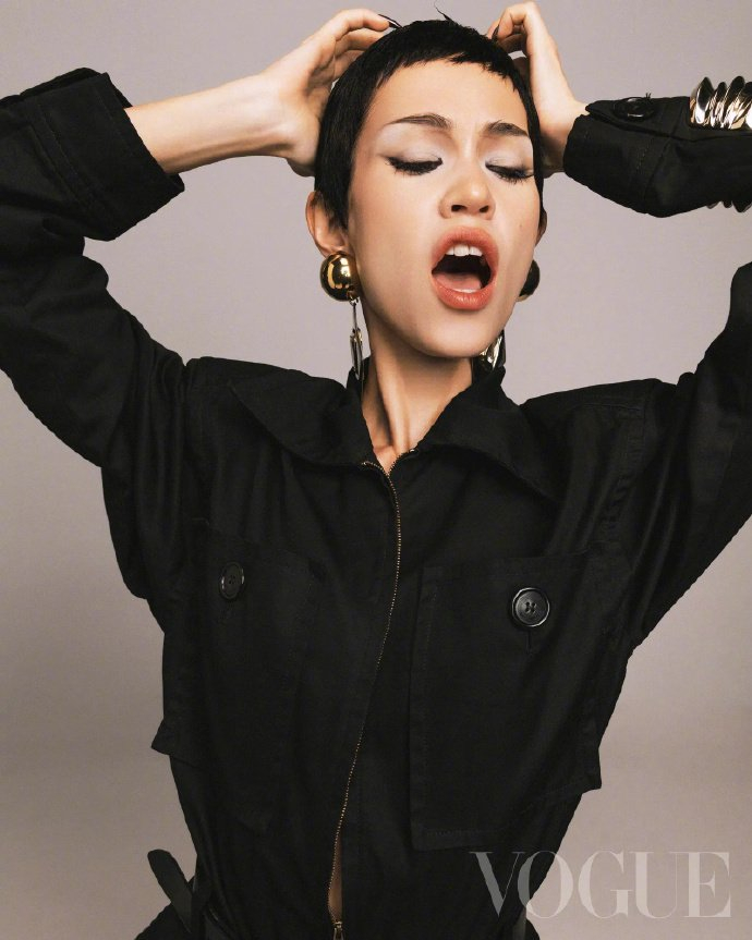 水原希子x《vogue》台版四月刊封面大片释出…
