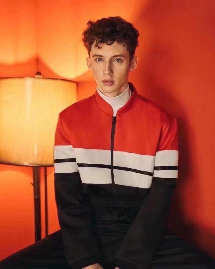 戳爷在自己的社交平台晒老干妈并说老干妈是最完美的产品哈哈哈哈