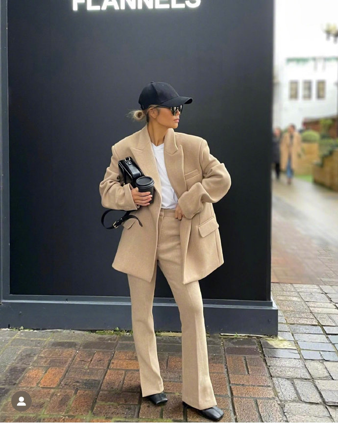 ins时尚博主的日常穿搭look更新简约款打造的高级气场