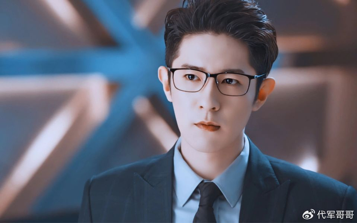 2011年客串了青春爱情喜剧《爱情花园》和《望海的女人》,分别饰演