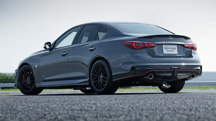 skyline nismo车型在外观部分和我们国内在售的英菲尼迪q50有着较高的