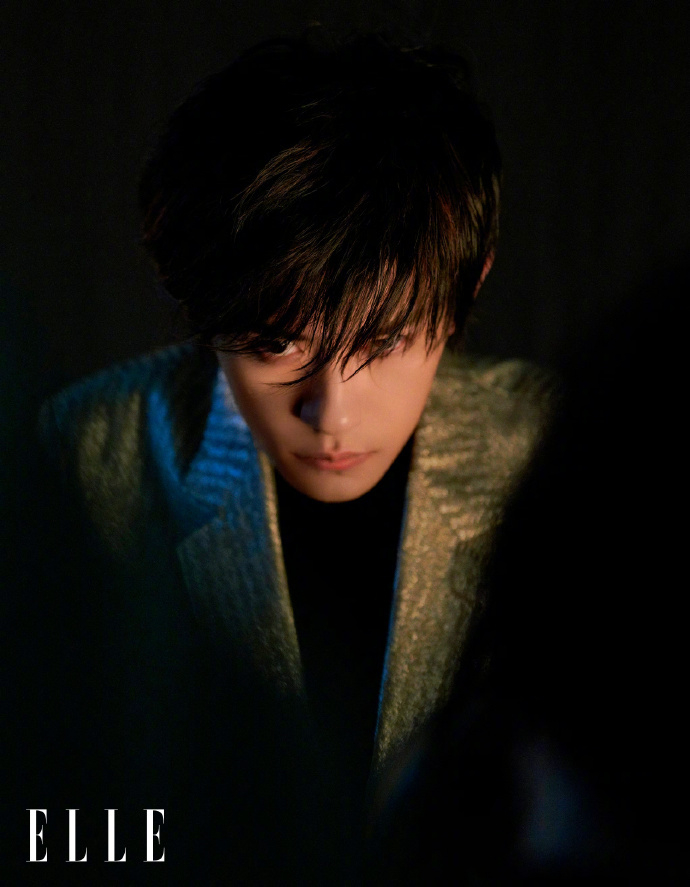 易烊千玺 | elle 3月刊封面 我天呢玺子哥这个眼神故事感满满……