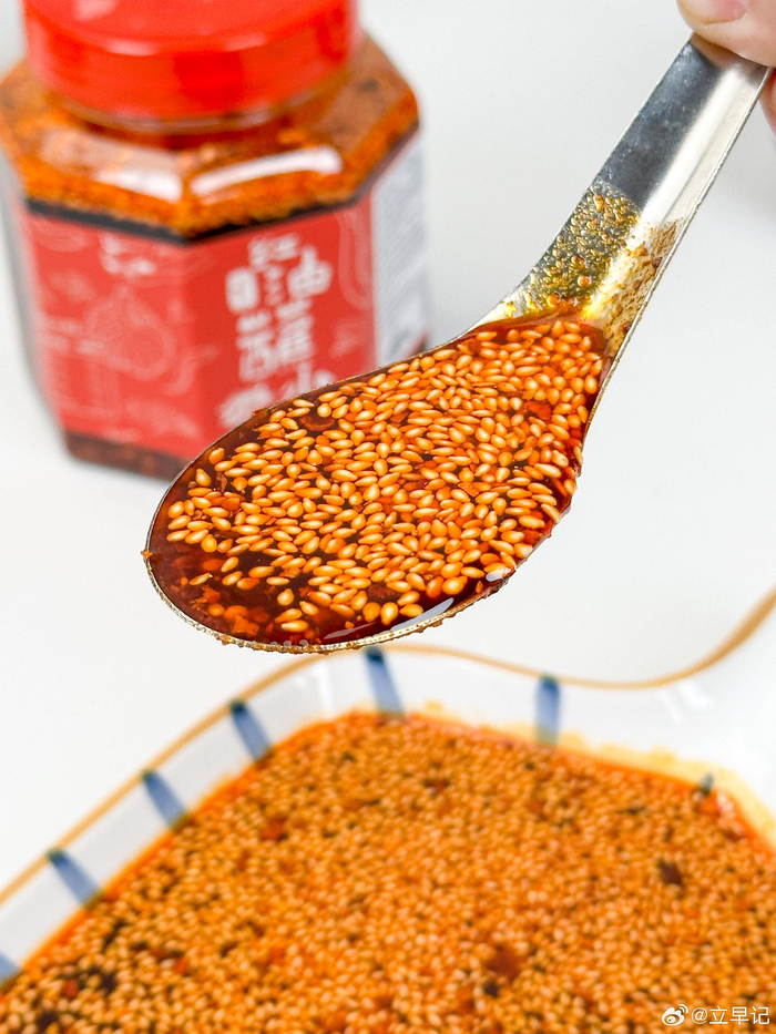立早记的红油蘸水一直都是一款在口感和包装上非常出色的一款产品