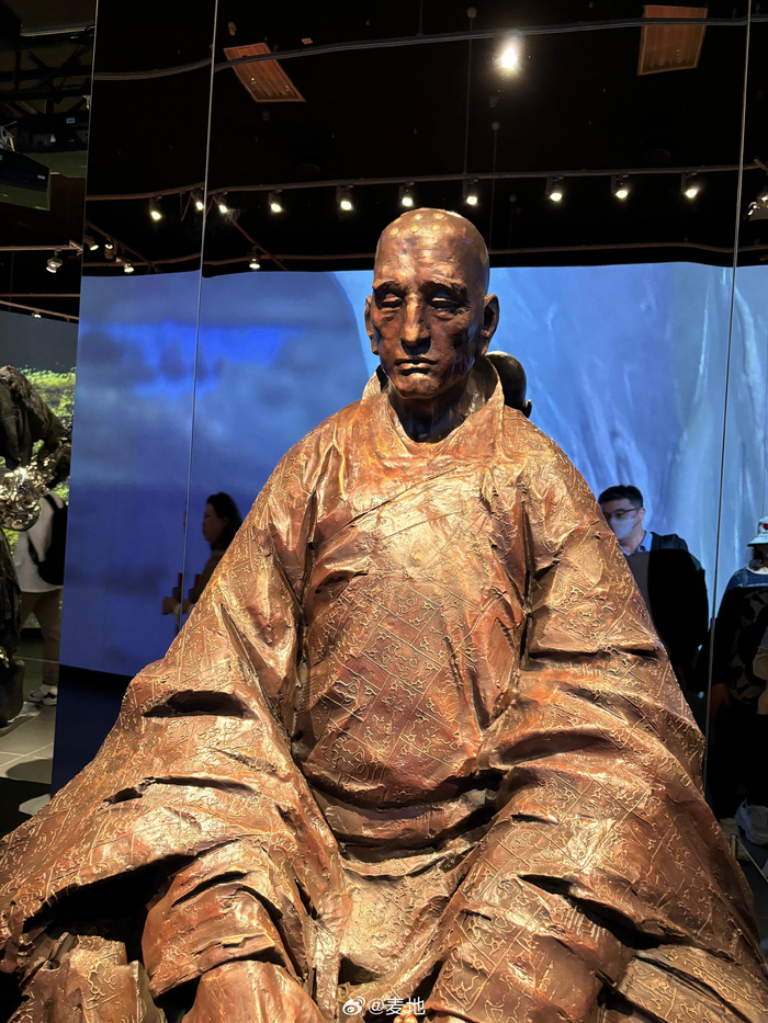 第一次参加同学组织的集体活动 金庸武侠雕塑创作者任哲先生