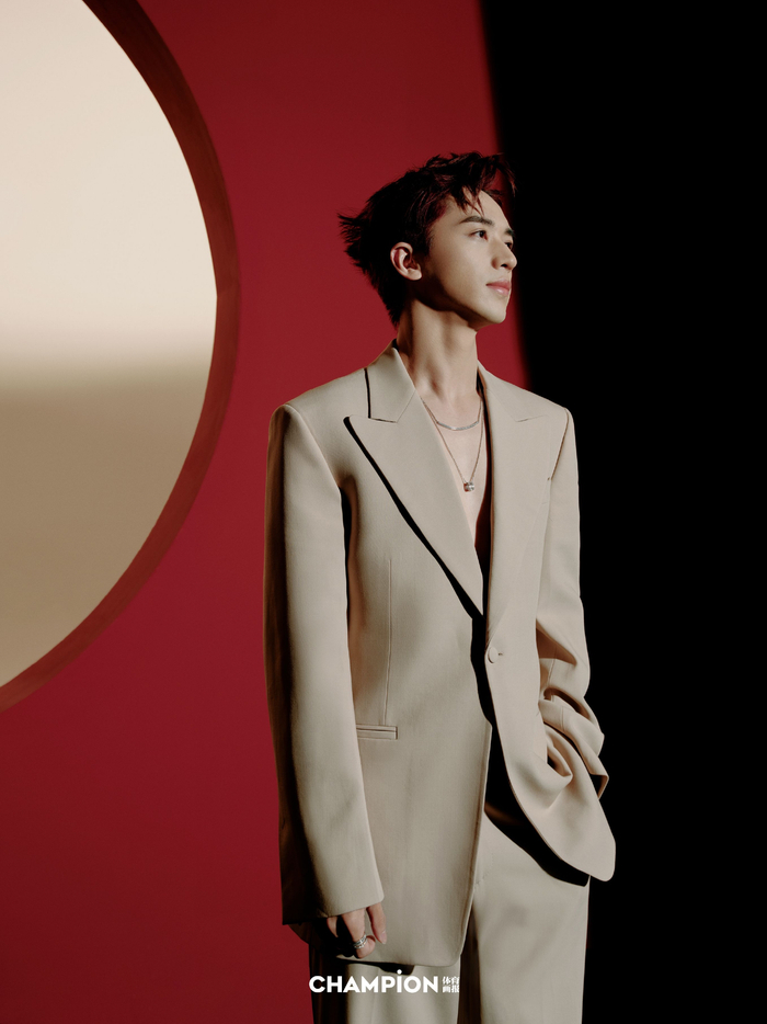 体育画报champion新封面,西装造型真空上阵,红发造型……|monaco|造型