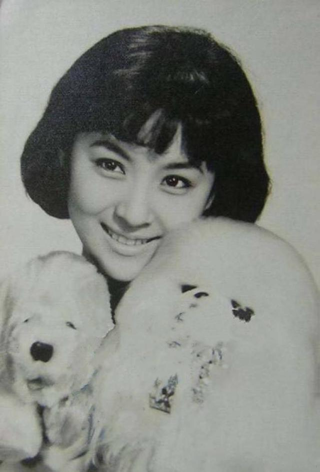甄珍年轻时有多美?美得连曾经的琼瑶女神林青霞都自愧不如!