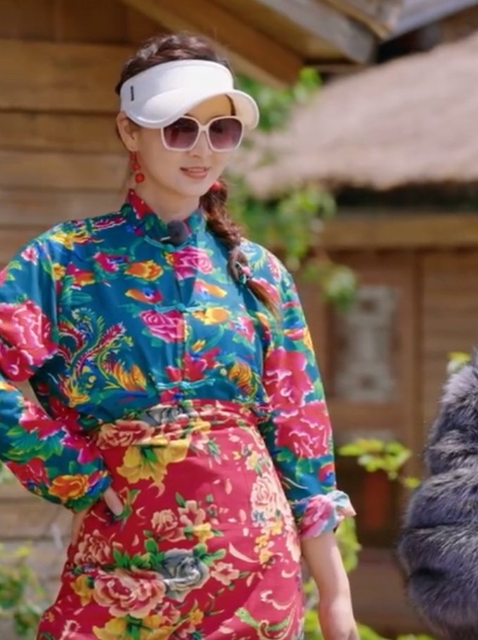 不管衣服美丑,首先眉姐姐的精神状态已经遥遥领先了__财经头条