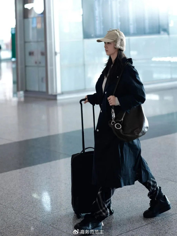 王菲郭晶晶都爱背大包女精英买包主打一个实用