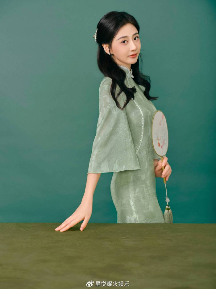 范桢复古旗袍造型曝光 温婉端庄民国千金风