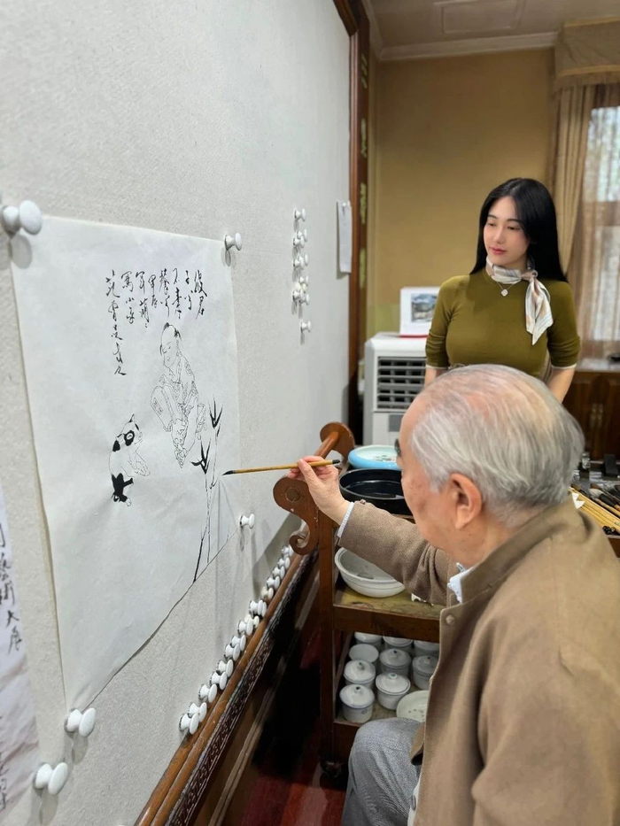 岁范曾再婚娶36岁徐萌,新婚妻子身材傲人|范曾|徐萌|张桂云_新浪新闻