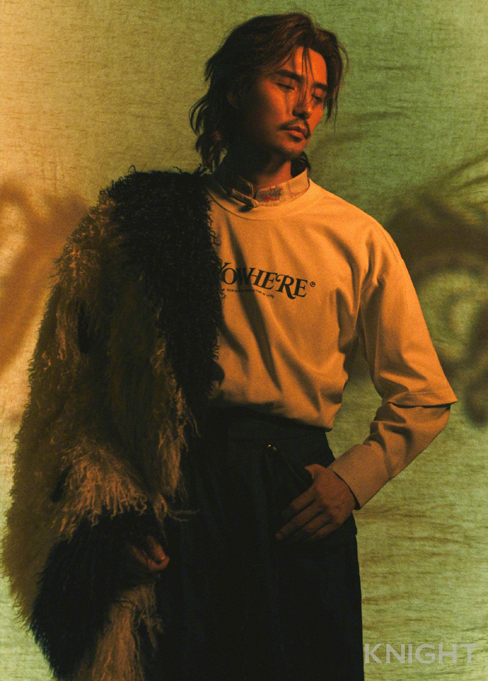 xknight中文版封面大片释出演绎异域民族风胡子造型野性十足