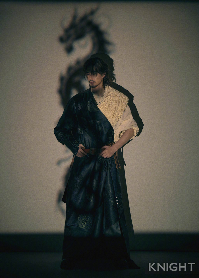 xknight中文版封面大片释出演绎异域民族风胡子造型野性十足