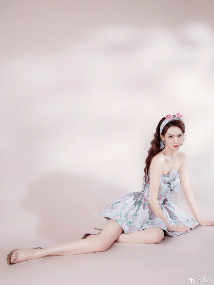 戚薇甜漾花朵大片戚薇甜感娃娃妆好好看啊