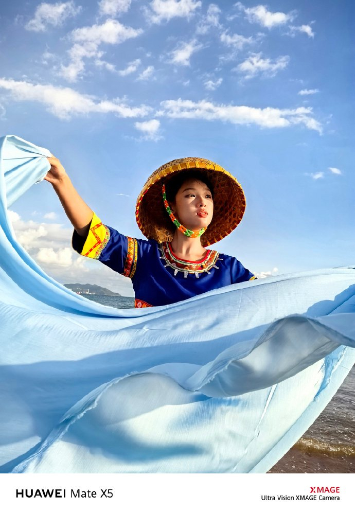 热烈的黎族女孩图源