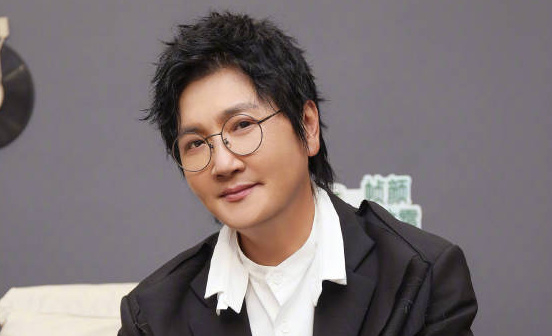 孙楠疑整容,很多网友都有这个感觉!